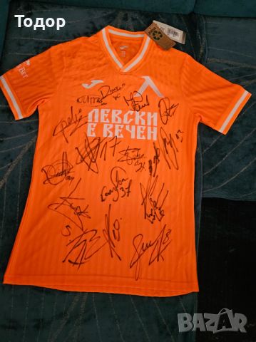 Фланелка "Левски е вечен" - с автографи от отбора, снимка 1 - Футбол - 46036143