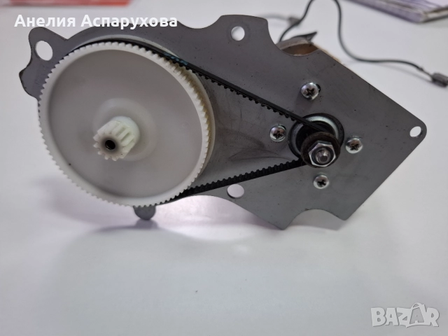 DeLonghi: Двигател за мелница U-5421 PrimaDonna