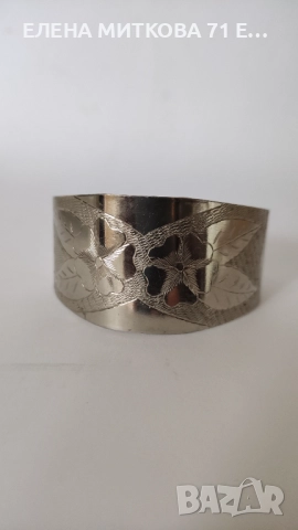 Широка гравирана гривна от сребрист метал, снимка 2 - Гривни - 52369307