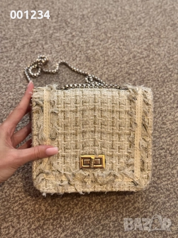 Бяла чанта букле