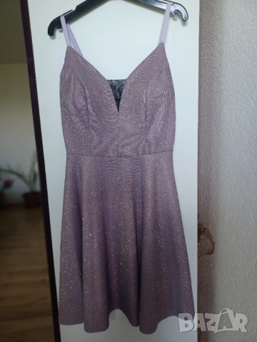 Продавам кокетна рокля, снимка 2 - Рокли - 54005359