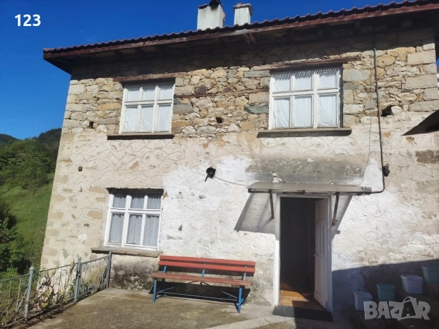 Продавам Къща на два етажа двор , снимка 4 - Къщи - 52493186