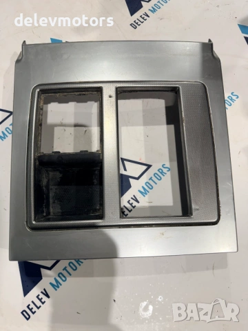 P1JB84XZAAB интериорна пластмаса около скоростен лост от Jeep Cherokee (KK) 2.8 CRDI, engine ENS, снимка 2 - Аксесоари и консумативи - 53602791