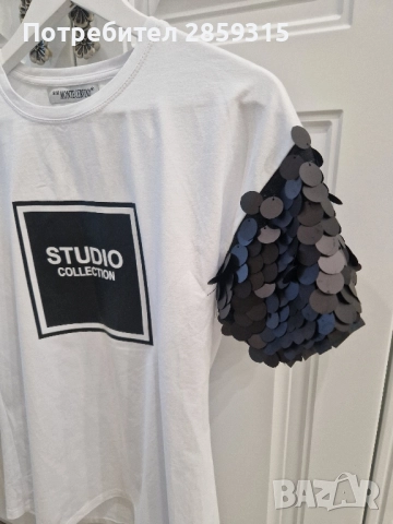 Спортно-елегантна дамска тениска - бяла с черна щампа и пайети, размер S, снимка 2 - Тениски - 52155903