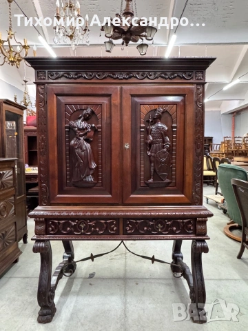 Уникален бар - шкаф от дъбов масив