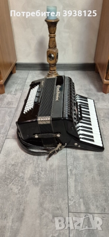 Акордеон Royal Standart Meteor 80 баса, снимка 3 - Акордеони - 52296862