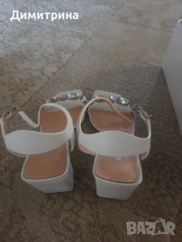 Обувки Guess, снимка 2 - Сандали - 50839553
