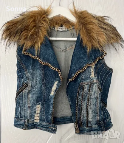 Късо дънково елече с пухена яка