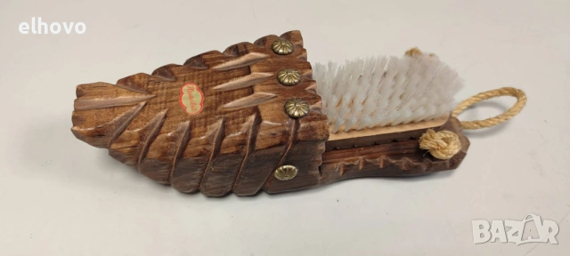 Стара дървена поставка за четка