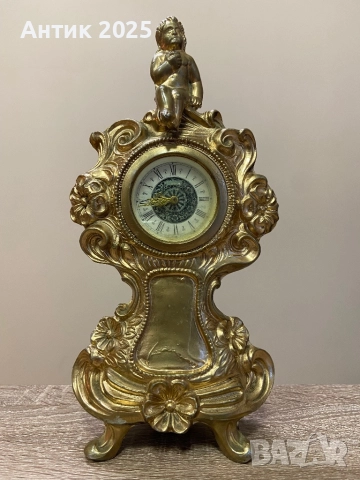 Винтидж часовник с фигура на путти (амур), механичен, работещ, бронз/месинг