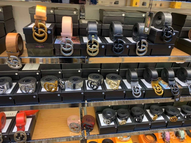 колани от естествена кожа в кутия Dolce&Gabbana louis vuitton guess gucci , снимка 15 - Колани - 51271494