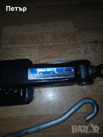 Оргинален крик тойота хйачи бус , снимка 2 - Аксесоари и консумативи - 54076543