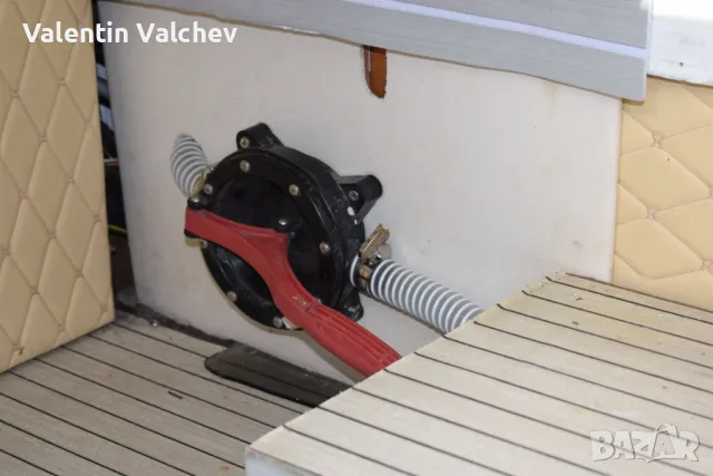 Скандинавска моторна лодка тип Pilothouse, глисираща,  6.60м на 2.35м. Двигател Volvo Penta TMD40A, , снимка 12 - Воден транспорт - 49122186