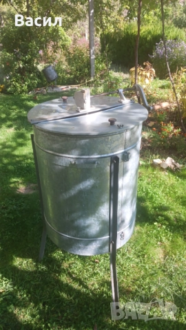 Продавам центрофуга за пчелен мед, ръчна, поцинкована в отлично състояние. , снимка 2 - Градинска техника - 52972367