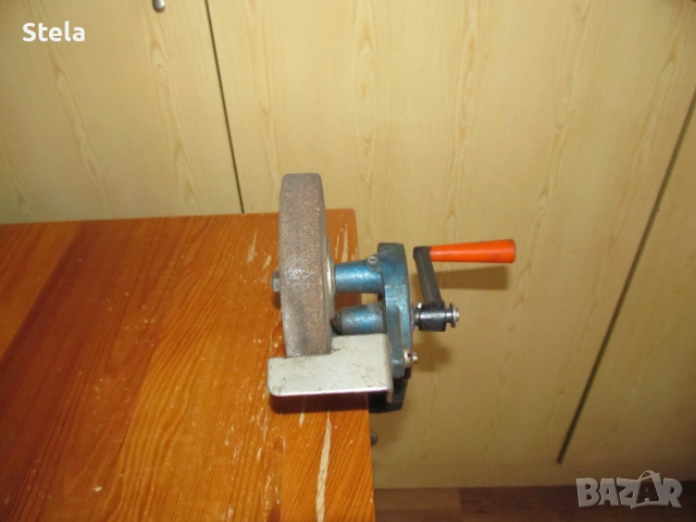 Ръчен шмиргел / точило - много запазено, снимка 3 - Други инструменти - 53923238