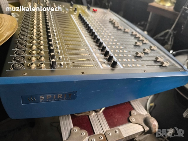 Spirit 324 LIVE DIGITAL 16 Channel Mixer by Soundcraft дигитален аудио смесител миксер + кейс, снимка 7 - Ресийвъри, усилватели, смесителни пултове - 51634804