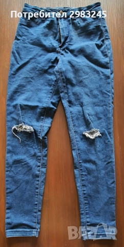 Дамски тъмносини дънки със скъсано коляно 