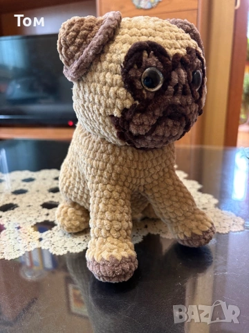 Ръчно изплетена играчка куче Мопс 