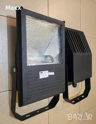 Продавам прожектори NVC 150W металхалоген, снимка 3 - Прожектори - 53524873