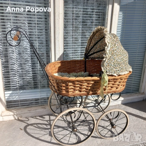 Винтидж ратанова бебешка количка