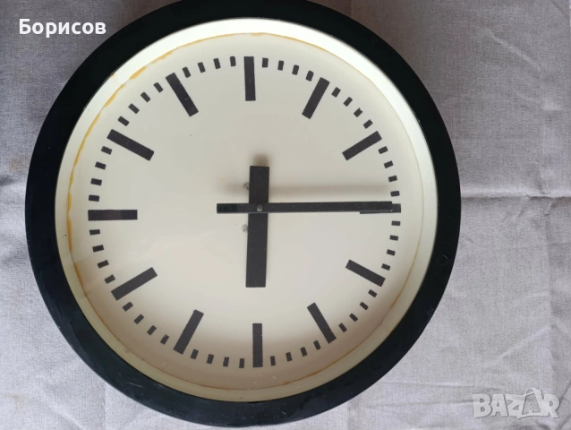Унтидж стенен часовник-София
