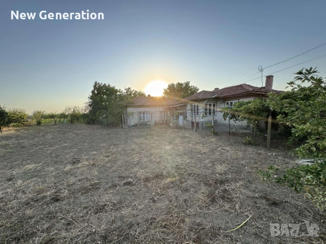 Продавам къща в с.Чернолик с много голям двор