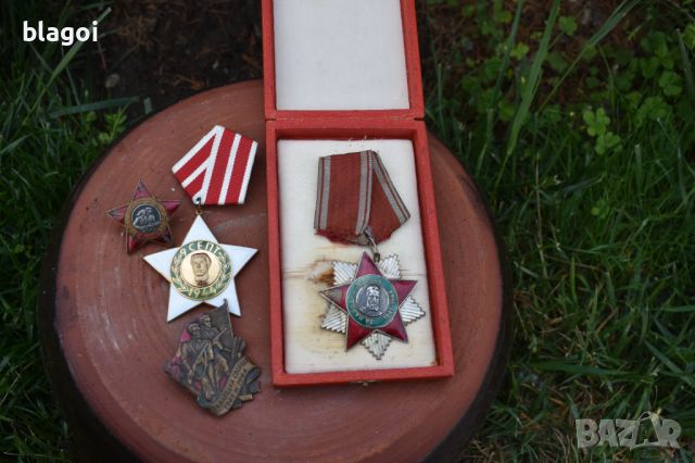 Стари ордени медали, снимка 1 - Други ценни предмети - 45386650