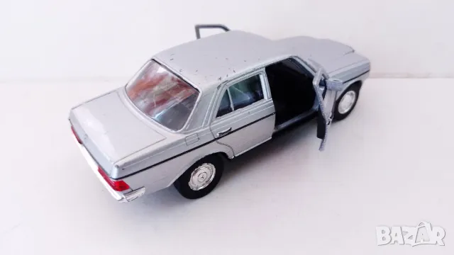 Mercedes-Benz E-Class 230E Welly - Мащаб 1:34-39, снимка 4 - Колекции - 49605855