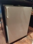 Работещ хладилник малък, снимка 1