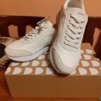 Бели сникърси Desigual, снимка 1 - Дамски ежедневни обувки - 45080714