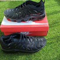 Nike vapormax plus triple black, снимка 1 - Ежедневни обувки - 45539191