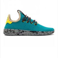 Продавам Adidas HU Pharrell Williams - дамски маратонкии, снимка 1 - Маратонки - 45306794