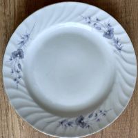 Сервиз за хранене или поотделно чинии,със златен кант и нежни светло сини цветчета, снимка 7 - Сервизи - 45253597
