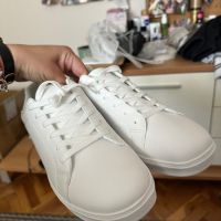 Чисто нови бели обувки (43 номер), снимка 4 - Дамски ежедневни обувки - 45397950