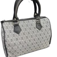Удобна елегантна дамска чанта в изчистен дизайн, снимка 1 - Чанти - 45764975