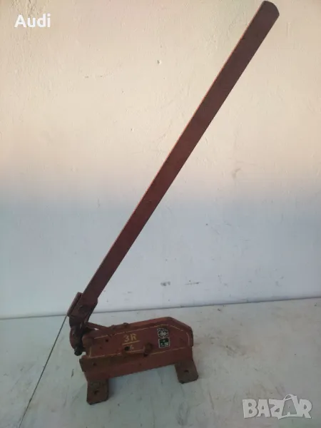 Гилотина за рязане на ламарина. Дължина на ножа 200mm Тегло 19кг. Поддържа удобно управление с една , снимка 1