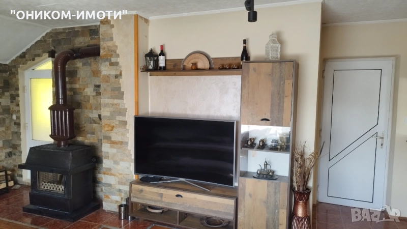 Тристаен,обзаведен +гараж, снимка 1