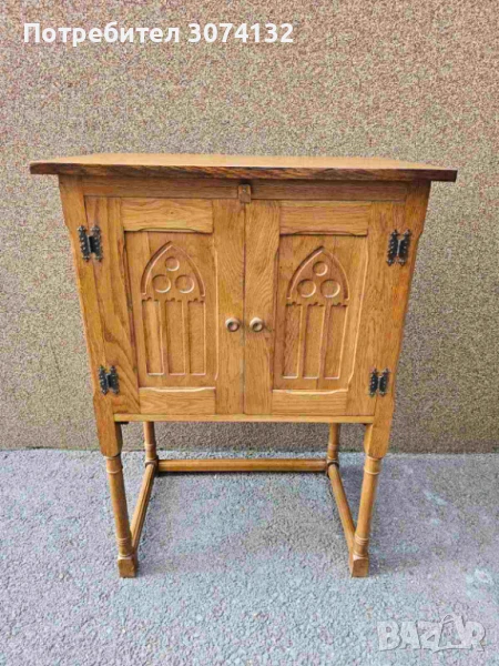 Шкаф в Готически стил, снимка 1