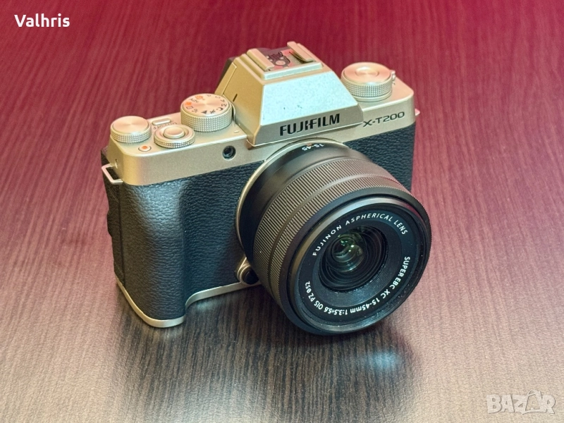 Безогледален фотоапарат Fujifilm X-T200 и обектив XC 15-45mm, снимка 1