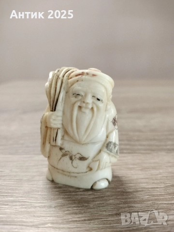 Японска резбована фигурка (нецке), кост