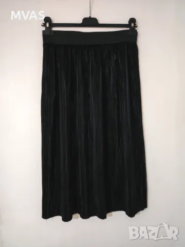 Нова черна плисирана миди пола М размер, снимка 2 - Поли - 49780496