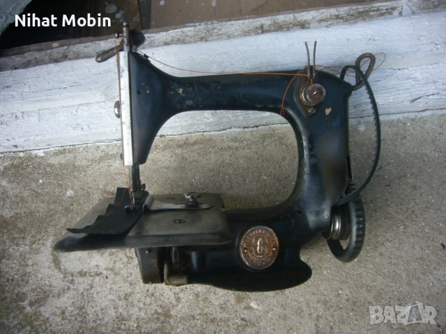 Стара малка шевна машина, снимка 2 - Антикварни и старинни предмети - 51609096