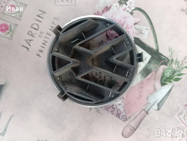 Предна емблема за Фолксваген Пасат Б5-1997г., снимка 2 - Части - 50277833