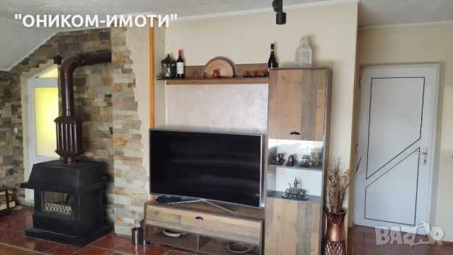 Тристаен,обзаведен +гараж