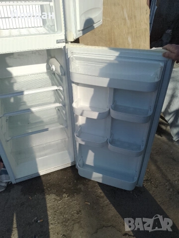 Хладилник с фризер., снимка 2 - Хладилници - 53847457
