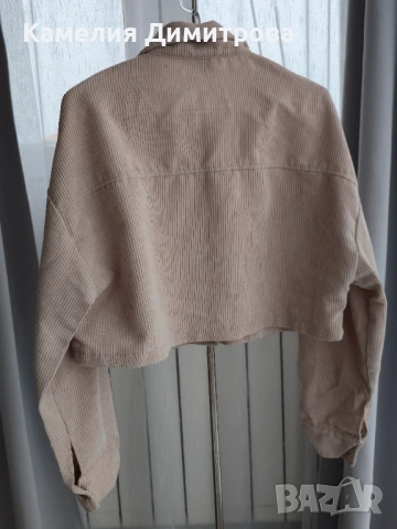 Късо дамско яке в бежово (велурен тип) – с лек дефект, снимка 4 - Якета - 53285803