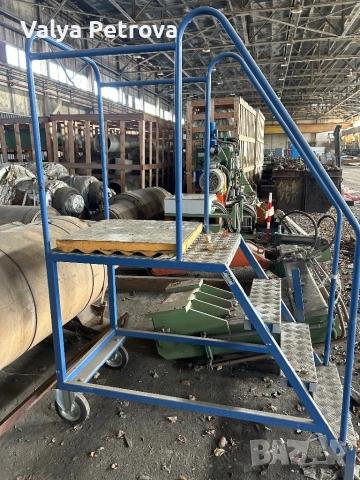 мобилна индустриална/складова стълба с платформа