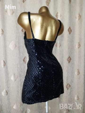 S Черна рокля от плюш с капки имитиращи лак , снимка 6 - Рокли - 50465868