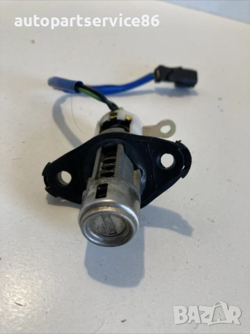 Цилиндър на ключалката на задния капак за KIA Sportage 2.7 (2007), снимка 3 - Части - 53429357