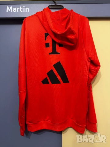 Оригинален суитчър Adidas x Bayern Munich, снимка 2 - Суичъри - 52284836